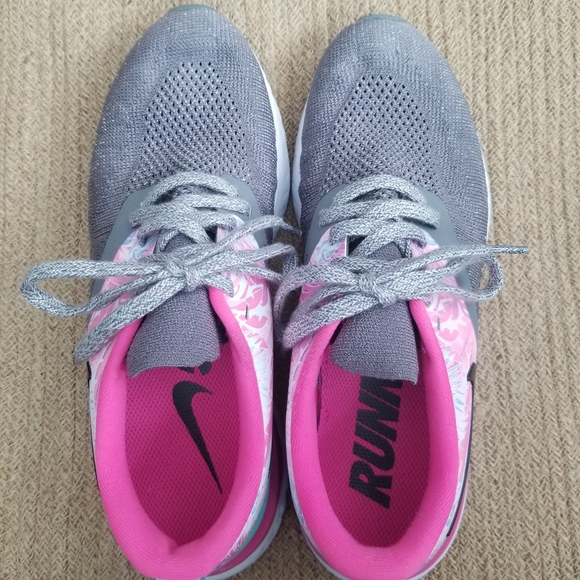 EUC- Nike Flyknit Odyssey React Running Sneakers - Picture 7 of 8